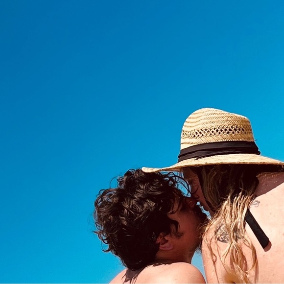 Meet your Posher, Tara - Picture 1 of 2